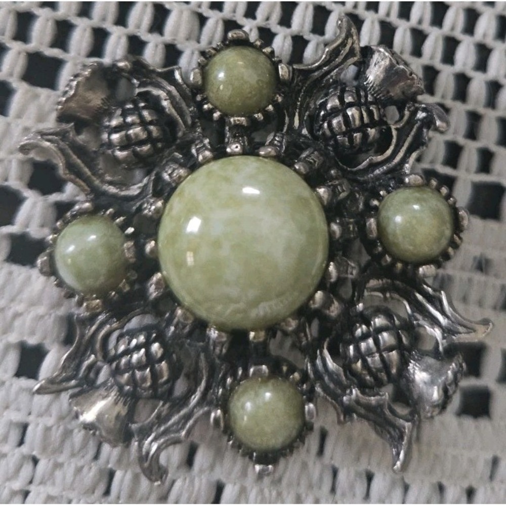 Vintage JACOBITE Celtic Scottish Thistle Green Agate Stone Pewter Brooch Pin